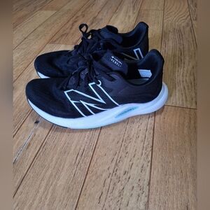 New Balance Fuelcell Rebel V2 Black White Mint W Size 6.5 For Women